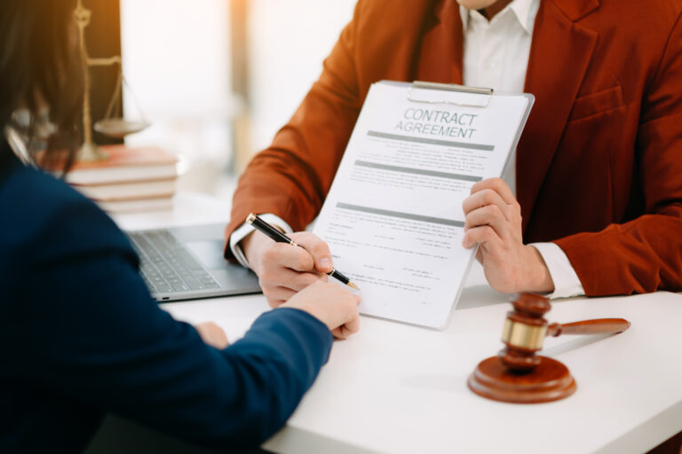 How Does a Process Server Legally Serve Court Papers to Someone?